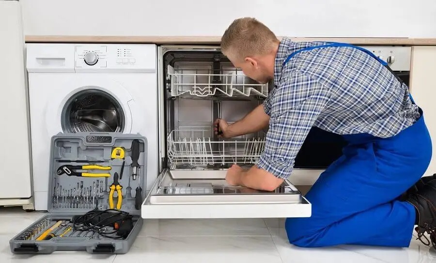 Nallıhan Viessmann servisi teknisyen ekibi beyaz eşya tamiri yaparken